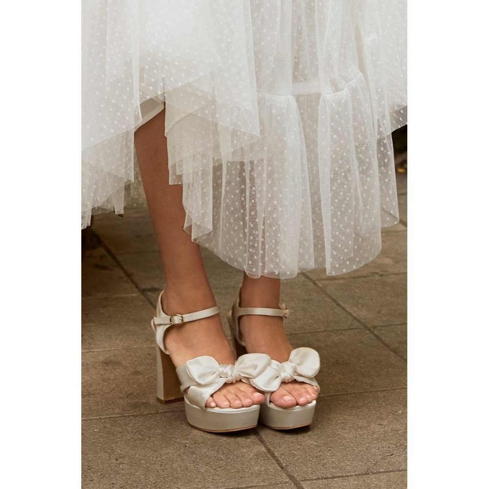 LULU'S Lyeluh White Satin Bow Platform Heels NWOB Formal Bridal Prom